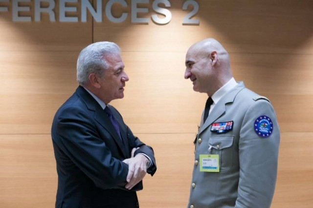 Αβραμόπουλος: Επιτακτική ανάγκη η αποκλιμάκωση στην Ουκρανία