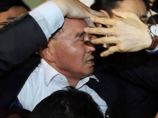 Πέταξαν μπουκάλια στον πρωθυπουργό της Ν. Κορέας