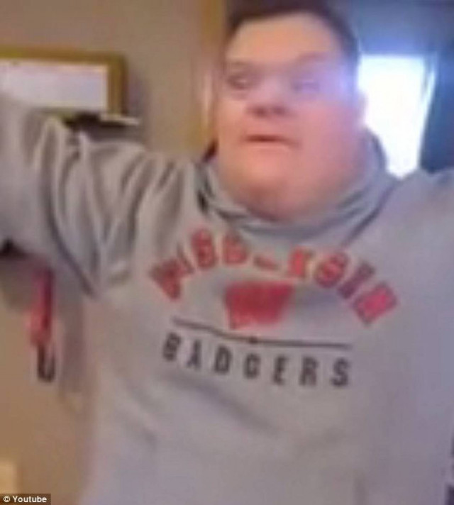 To βίντεο με τον 18χρονο που έκανε όλο το διαδίκτυο να δακρύσει