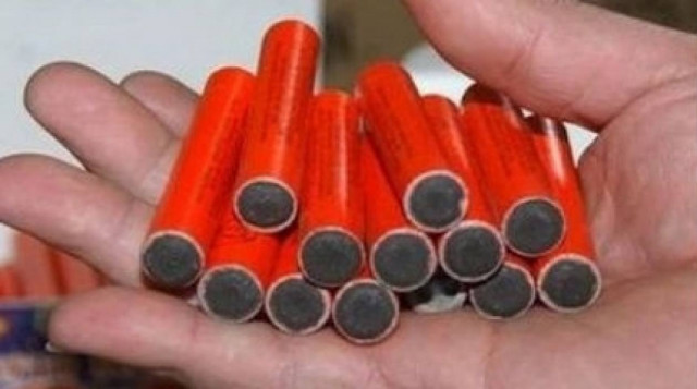 Τους «τσάκωσαν» με 25.000 κροτίδες