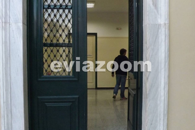 Εύβοια: Στον ανακριτή ο δάσκαλος που έβαλε φωτιά στο σχολείο