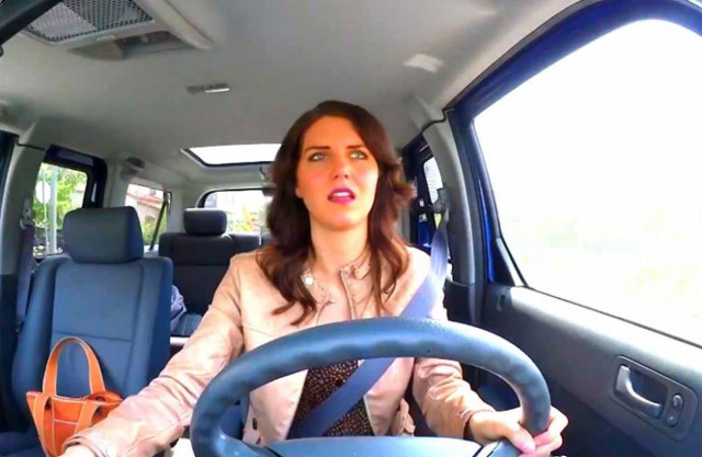 Άνδρες vs Γυναίκες: Οι ξεκαρδιστικές συνήθειες τους στην οδήγηση (Vid)