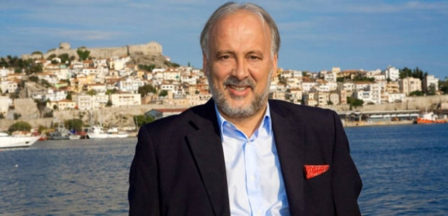 Καβάλα: Έκρηξη στο αυτοκίνητο της συζύγου του Γιώργου Καλαντζή!