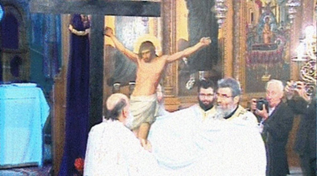 Βίντεο: Κατάνυξη και δέος στην Αποκαθήλωση στη Λαμία