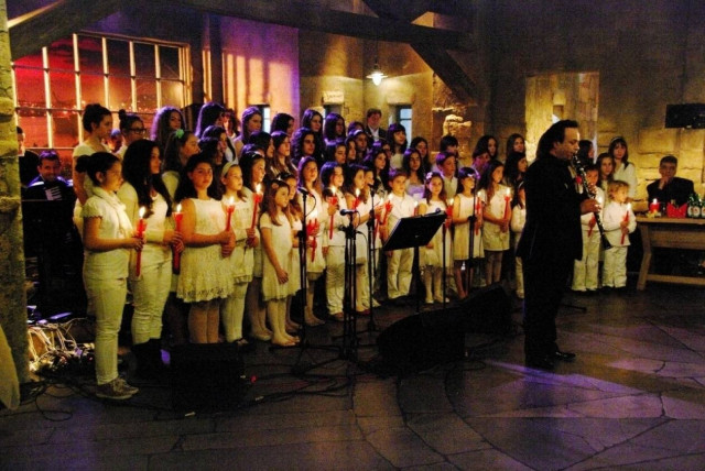 «Στην υγειά μας ρε παιδιά» με Γλυκερία και Σαλέα