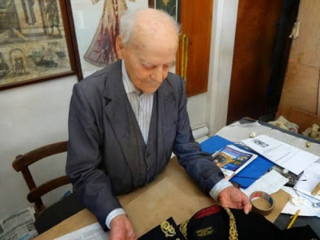 Ένας 93χρονος ακρίτας, εργάτης της τέχνης και του πολιτισμού (pics)