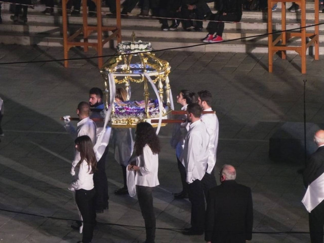 Η Λιτανεία των Ιερών Επιταφίων στην Ερμούπολη