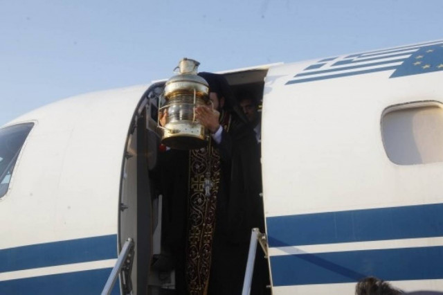 Τι συμβαίνει με το «Άγιο Φως» - Γιατί θα καθυστερήσει η άφιξή του