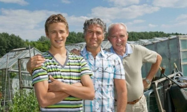 Ο γιος γίνεται τελικά σε κάποια ηλικία όπως ο πατέρας του