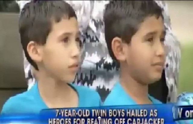 Επτάχρονοι εξουδετέρωσαν ληστή με τη βοήθεια φιδιού από καουτσούκ(vid)