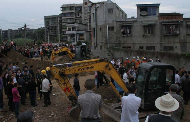 Πήγε να κάνει την ανάγκη του και θάφτηκε ζωντανός