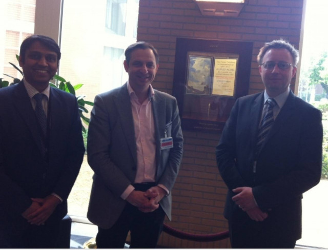 Επαφές Χατζημαρκάκη στη Χάγη για τα χημικά της Συρίας