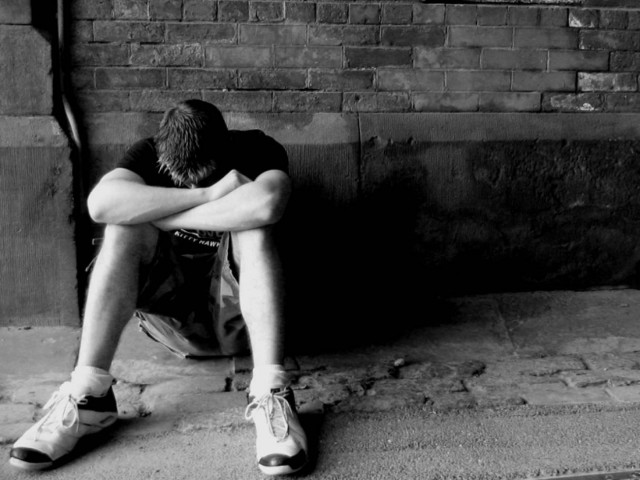 «H μείωση των δαπανών στην Ελλάδα οδήγησε σε αύξηση των αυτοκτονιών»