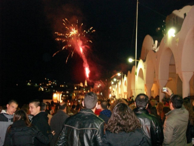 Σαντορίνη: Μέχρι και κομμάτια αλουμίνιου βρέθηκαν στην τουρίστρια