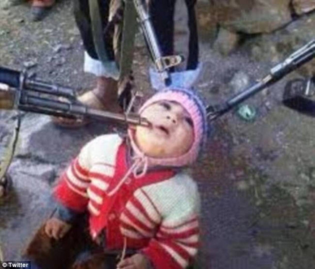 Shocking images: Islamists pointing a baby with guns