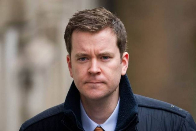 Αστυνομικός πυροβόλησε με τέιζερ γυμνό ύποπτο! (video+photos)