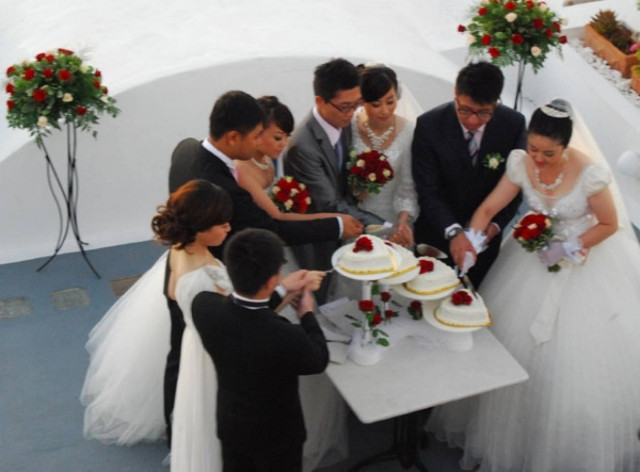 16 Chinese couples to be group married on Crete