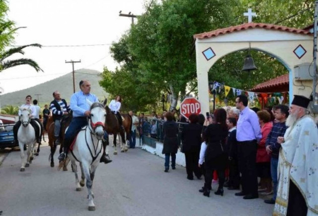 Περιφορά της εικόνας του Αγ. Γεωργίου με τα άλογα