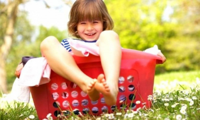 Ετσι βγαίνει το γρασίδι από τα ρούχα!