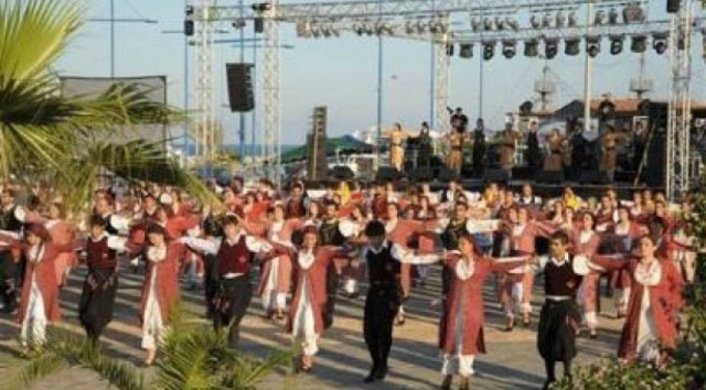 Αγ.Νάπα: Στοχεύει στο ρεκόρ Γκίνες με το συρτάκι Ζορμπάς