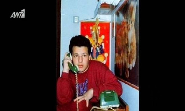 Η Σταμάτη έδειξε φωτογραφίες του Μουτσινά όταν είχε μαλλιά