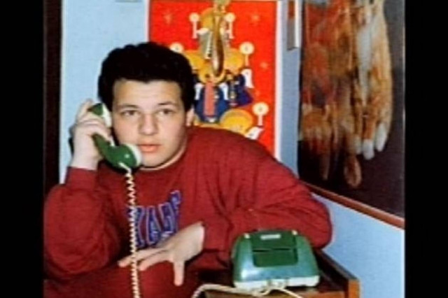 Θα πάθετε πλάκα. Αναγνωρίζετε τον νεαρό της φωτογραφίας;