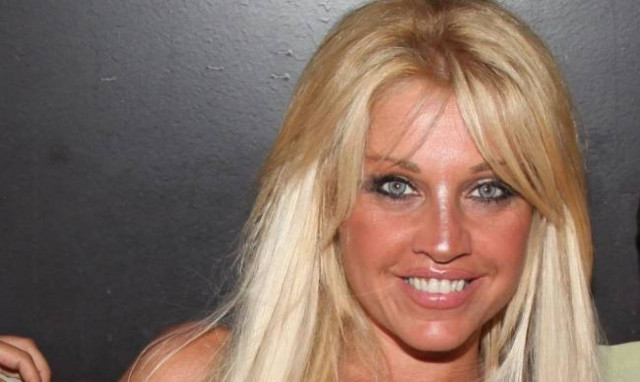 H Σαμπρίνα έγινε αστρολόγος με πτυχίο!