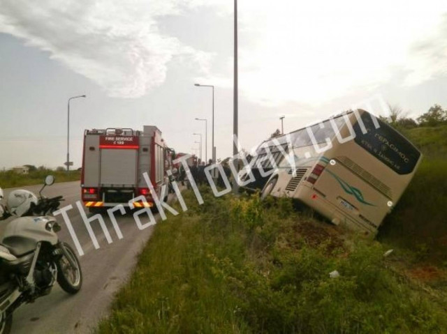 Βίντεο: Λεωφορείο του ΚΤΕΛ Ξάνθης έπεσε σε χαντάκι