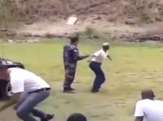 Epic fail: Policewoman threw a grenade at her collegues