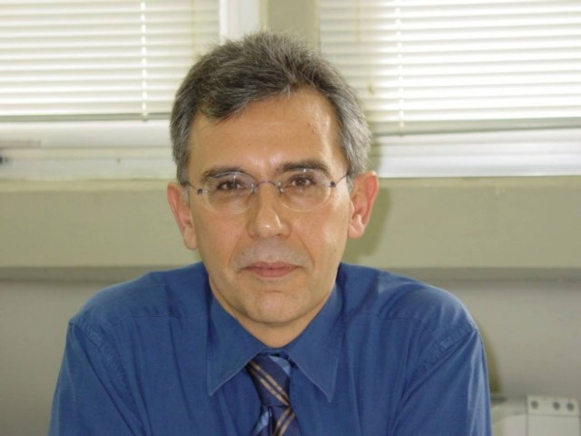 «Έφυγε» ο πανεπιστημιακός Βασίλης Παπάζογλου