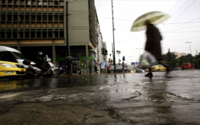 Πτώση της θερμοκρασίας και σποραδικές καταιγίδες