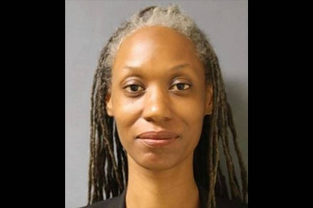 Έκανε δώρο αισθησιακό χορό σε μαθητή της μέσα στην τάξη!