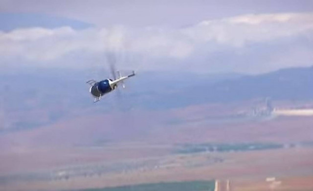 Εντυπωσιακά αεροβατικά με ένα ελικόπτερο (vid)