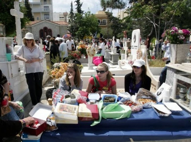 Καλαμαριά: Ταφικό έθιμο του Πόντου από τους Κρωμναίους