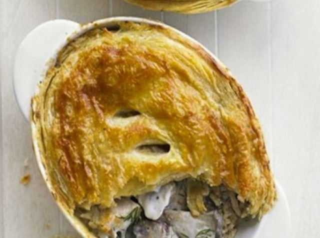 H τέλεια σκεπαστή μανιταρόπιτα με λιωμένο τυρί