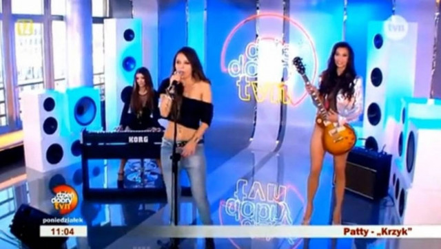 Πολωνία: Η κιθαρίστρια που δεν έχει ιδέα τι κάνει (vid)