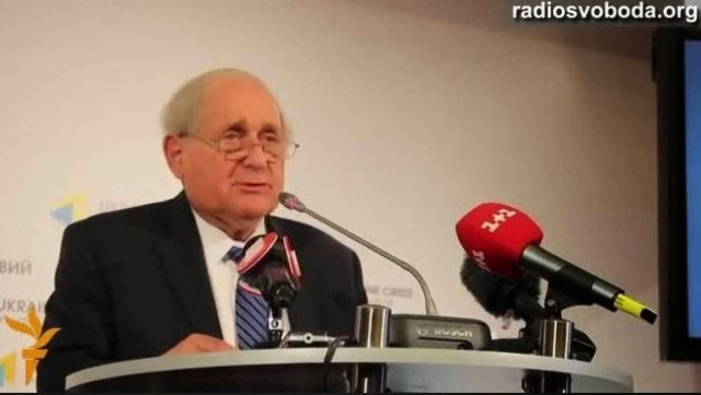 ΗΠΑ: Ενδέχεται να δώσει πυροβόλα όπλα στην Ουκρανία