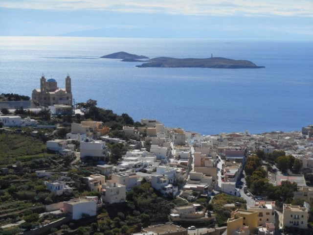 Σύρος: Η «αρχόντισσα» των Κυκλάδων! (photos)