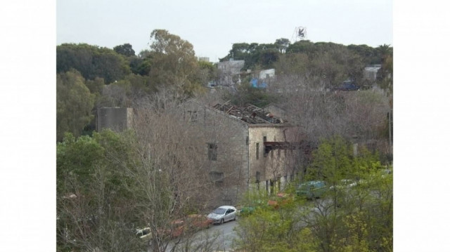 Κρήτη: Ένα πάρκινγκ ... καταυλισμός!