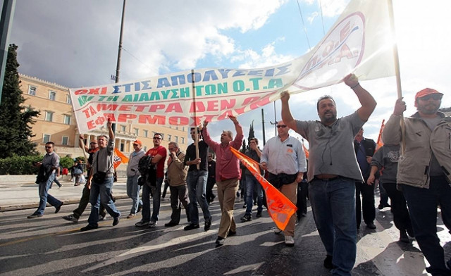 Κατάληψη του δημαρχείου της Πάτρας από εργαζόμενους