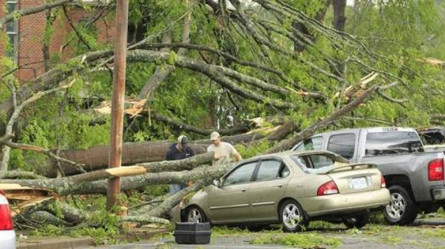 Σαρώνουν οι καταιγίδες στις ΗΠΑ ενώ αυξάνονται οι νεκροί
