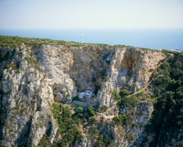 Η ιστορία της θαυματουργής εικόνας Παναγίας της Εγγυήτριας