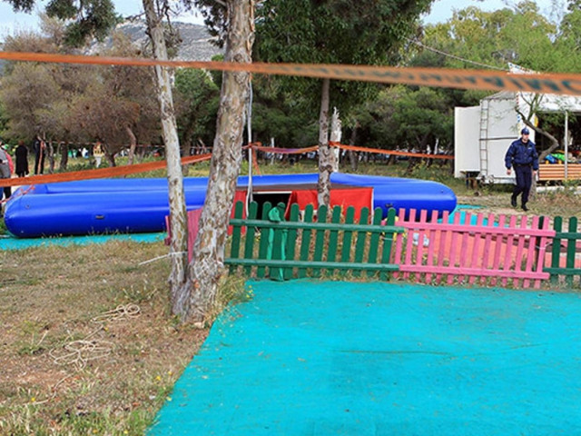 Θρήνος και οργή για τον χαμό του 13χρονου στο λούνα-παρκ