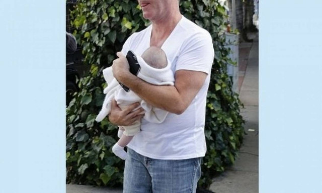 Ο διάσημος μπαμπάς έφαγε στο εστιατόριο με τον... 2 μηνών γιο του!