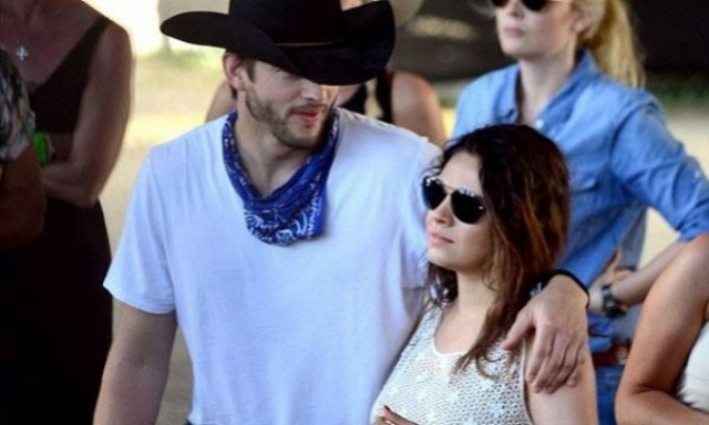 Κούτσερ - Κούνις: Ο έρωτας δεν κρύβεται και η κοιλίτσα φουσκώνει!