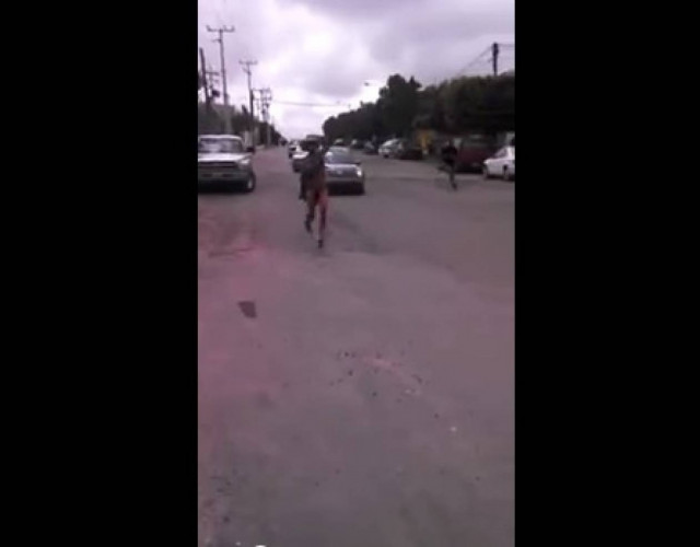 Βίντεο: Έπιασε τη σύζυγο με τον καουμπόι εραστή της και δείτε τι έγινε