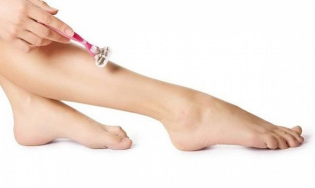 Τα πόδια μου ερεθίστηκαν από το ξύρισμα. Τι να κάνω;