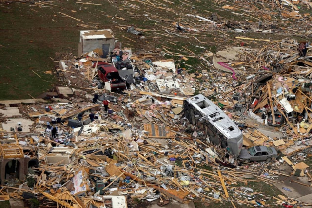ΗΠΑ: Τους 35 έφτασαν οι νεκροί από το πέρασμα των ανεμοστρόβιλων