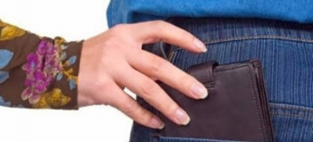 Σέρρες: Σύλληψη Βουλγάρας που έκλεβε πορτοφόλια σε λαϊκή