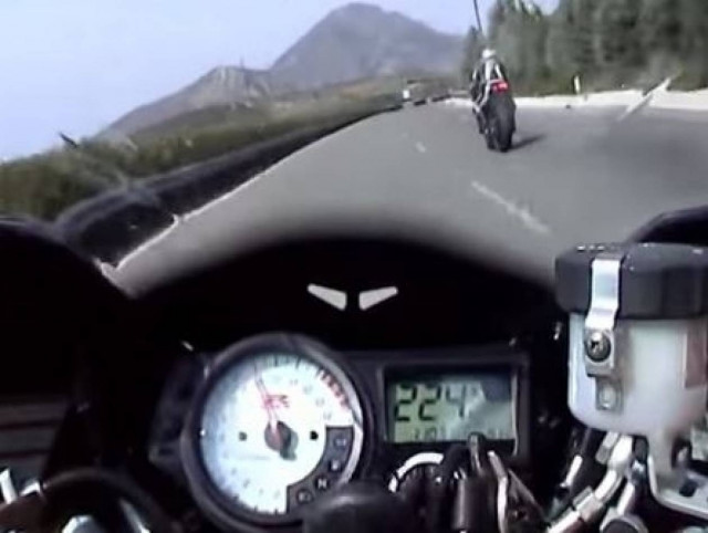 Το βίντεο του Έλληνα οδηγού που κόβει την ανάσα – Σαρώνει στο youtube